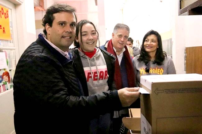 juan debandi votando