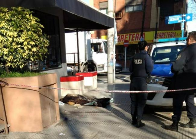 indigente muere en la calle