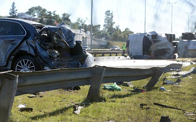 accidente de auto en autopista