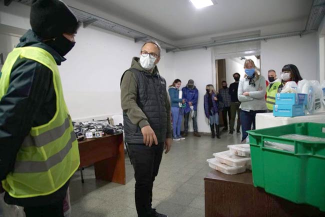 Valenzuela junto a los integrantes del Operativo Frío